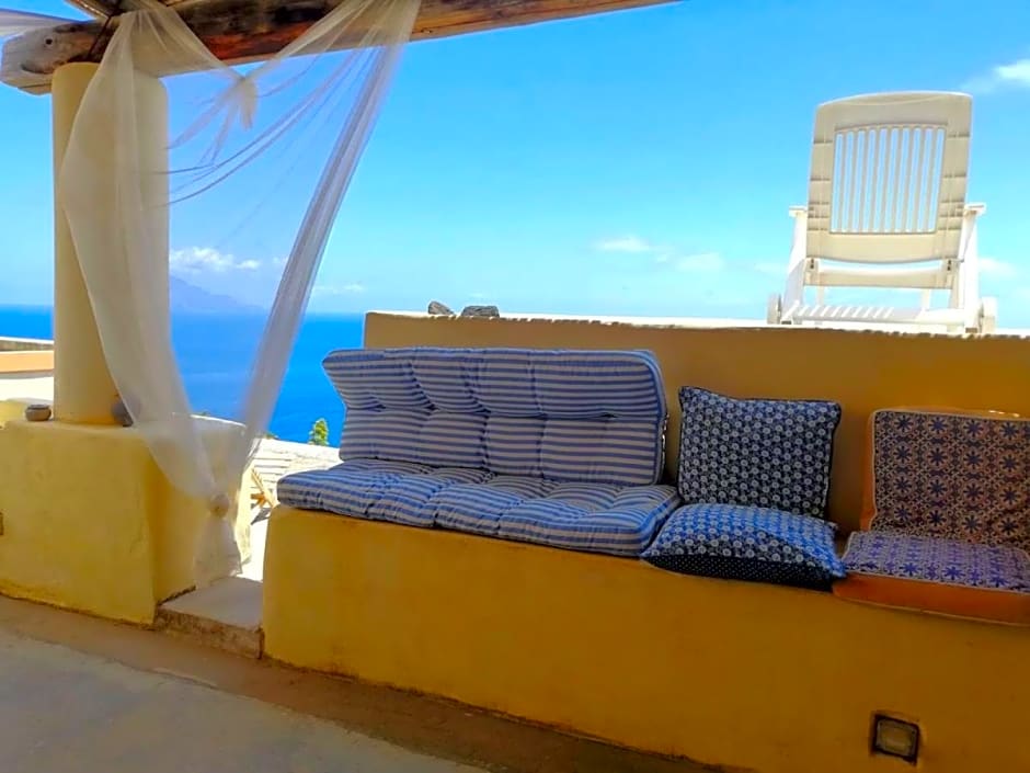 Alicudi Giardino dei Carrubi- al gradino 365