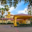 La Quinta Inn & Suites by Wyndham Houston West Park 10