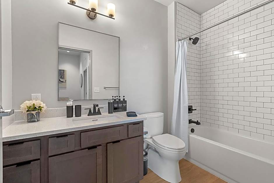 175 LEX - Walkable Downtown Lexington & Rupp Arena - Full Condos