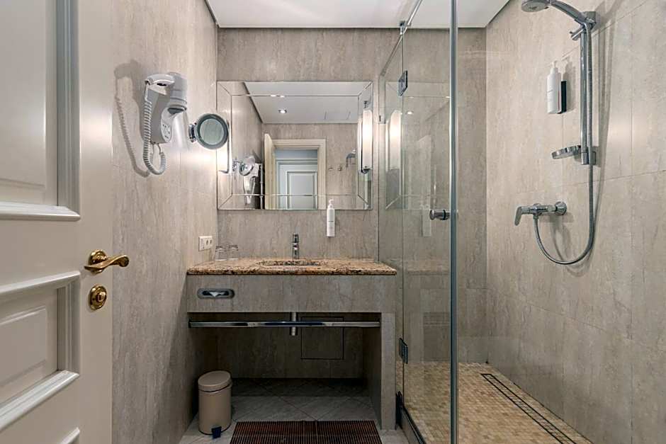 RIXWELL GERTRUDE HOTEL