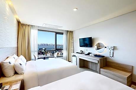 Superior Twin Room with Sea View