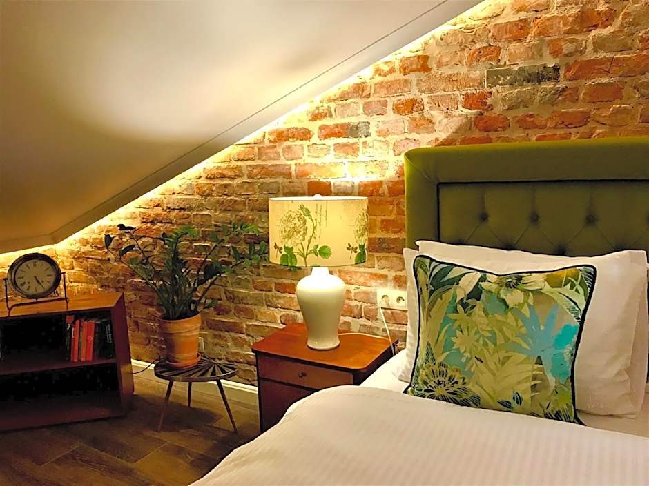 SLEEPWELL NOWY ŚWIAT - entrance from Ordynacka 14St, through the courtyard