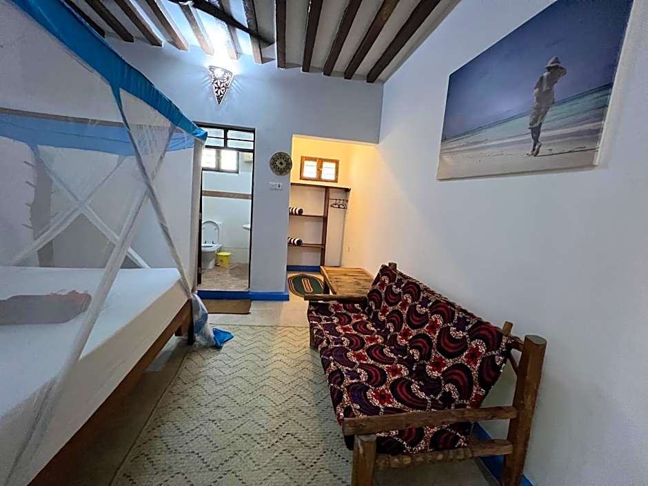 Chikachika Beach B&B