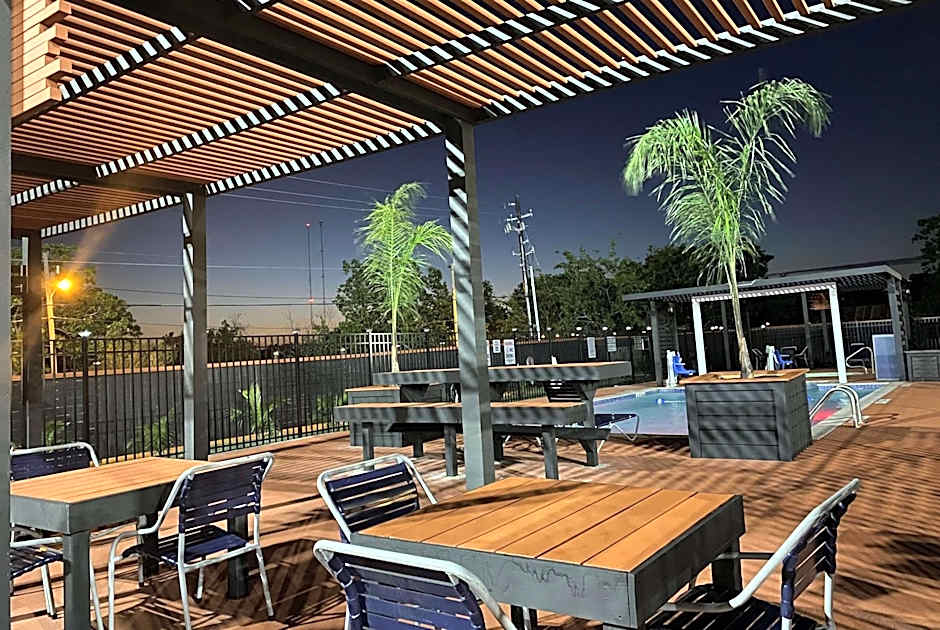 La Quinta by Wyndham Victoria - South