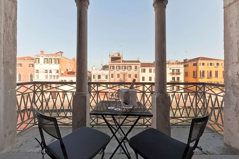 Photo 1 of 43 of Palazzo Cendon Piano Antico