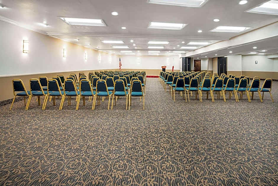 Ramada by Wyndham Burbank Airport