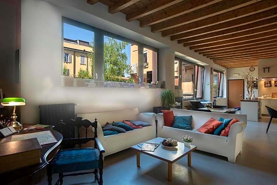 LT - Room's Bed & Living