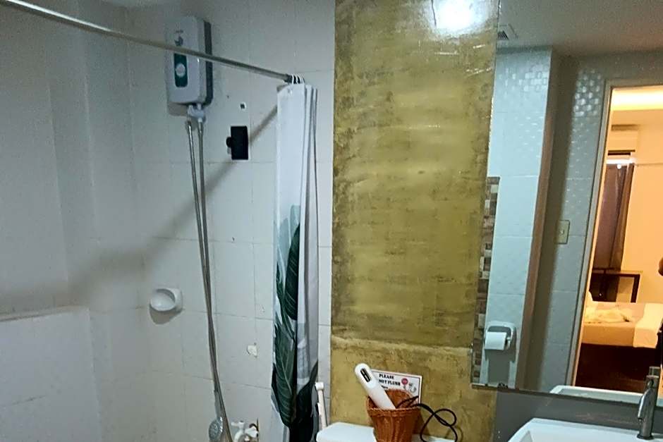 Spotlight Hotel near Hundred Islands Wharf