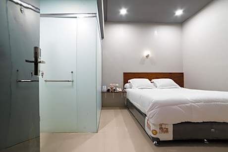 Deluxe Double Studio