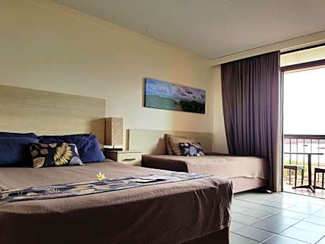 Family Room with Sea View - Pet Friendly