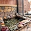 Lake side inn Beehive