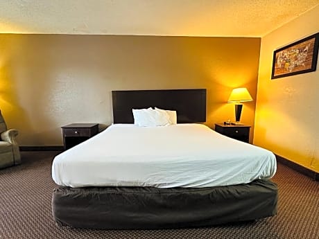 1 King Bed Nonsmoking