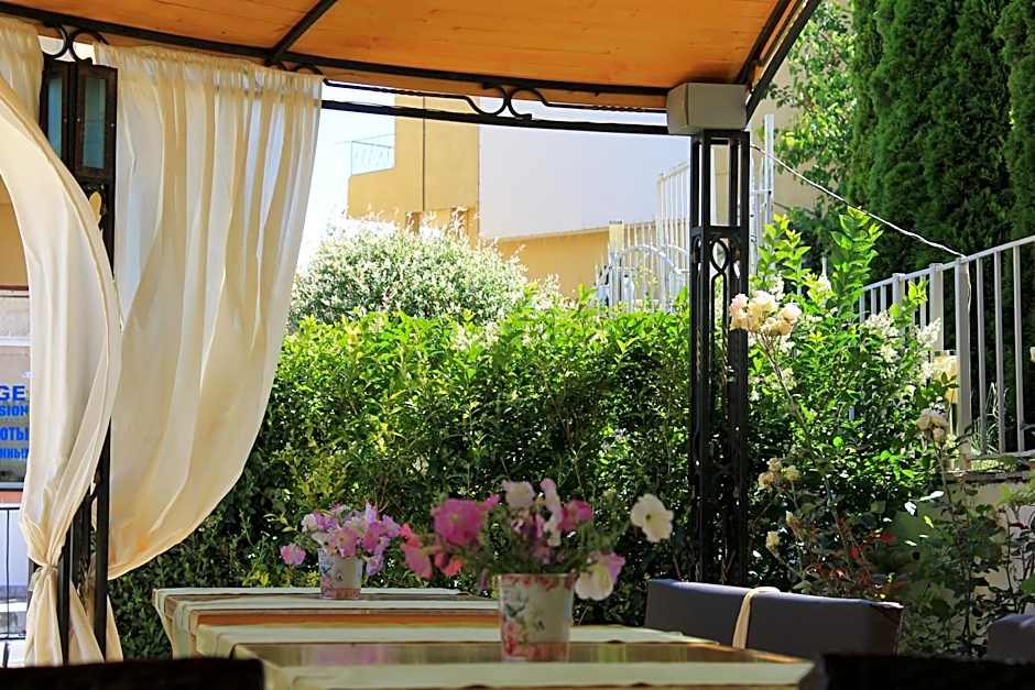 Семеен Хотел Идън