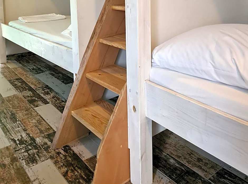 Jetpak Alternative Eco Hostel