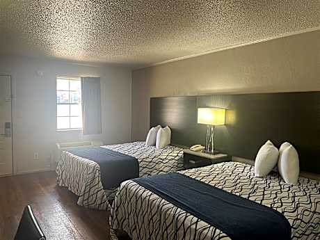 2 Queen Beds | Mobil Access Tub Nsmk Micfridg