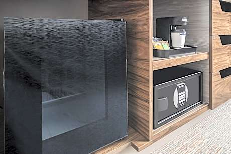 Large King Room - Non-Smoking