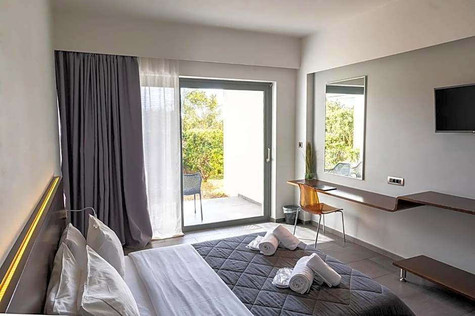 Photo 1 of 33 of Megara Hotel