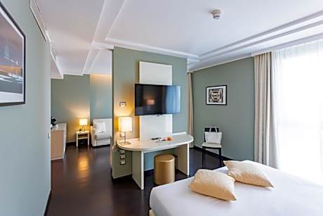 Suite with Garden View