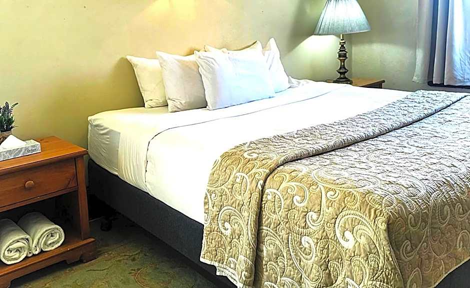 Riverside Hot Springs Inn & Spa - Adults Only