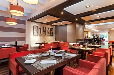 Blue Doors Jazz Apartments