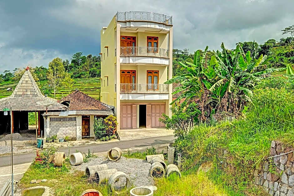 OYO Homes 91095 Desa Wisata Conto