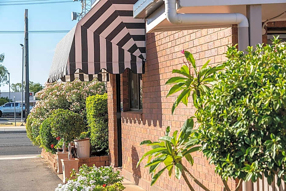 Country Pathfinder Motor Inn