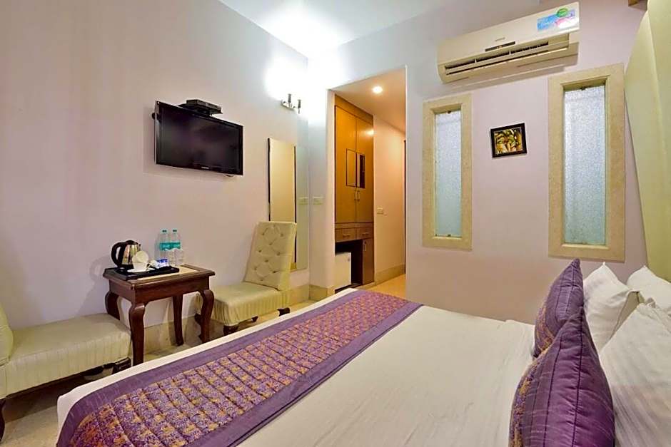 Hotel Taksh Inn
