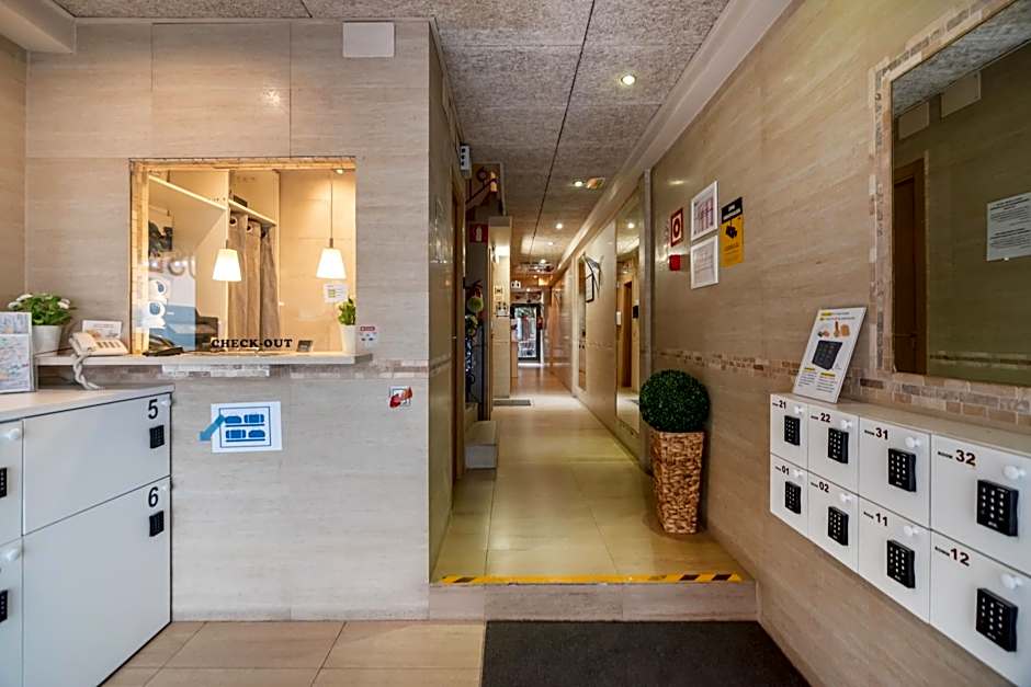 Hostal House