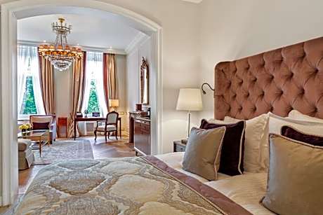 Junior Suite with Lake View