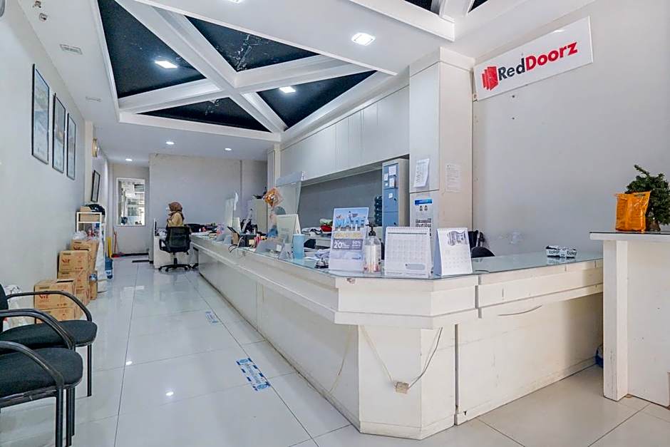 RedDoorz @ Darmo Surabaya