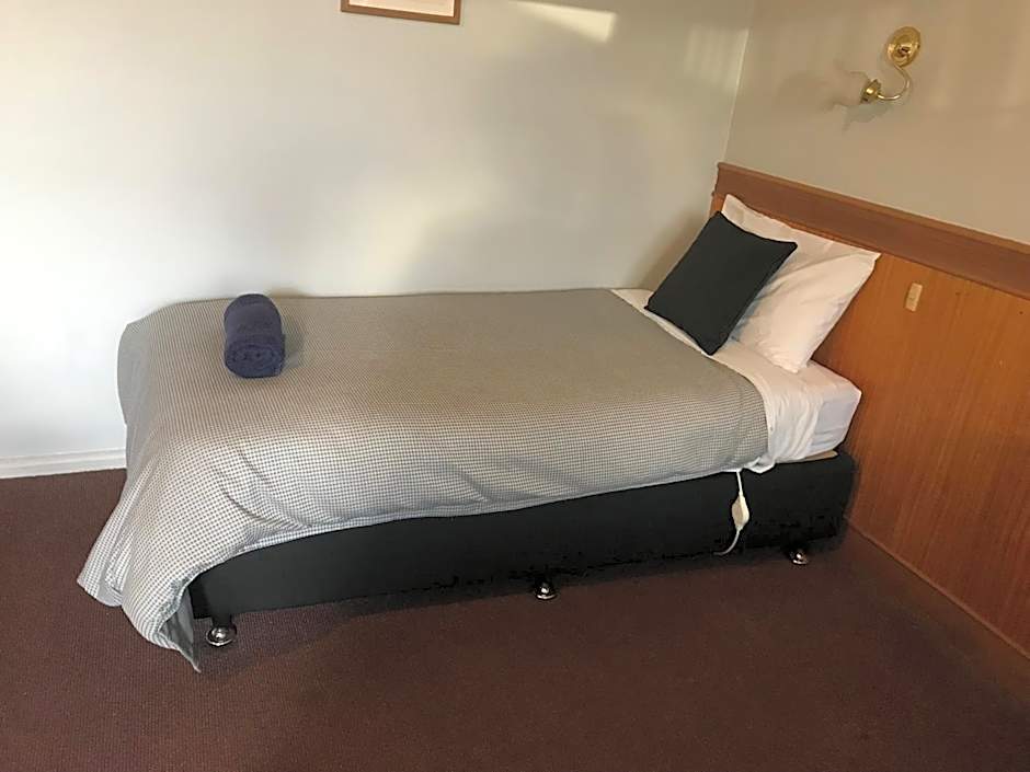 County Lodge Motor Inn