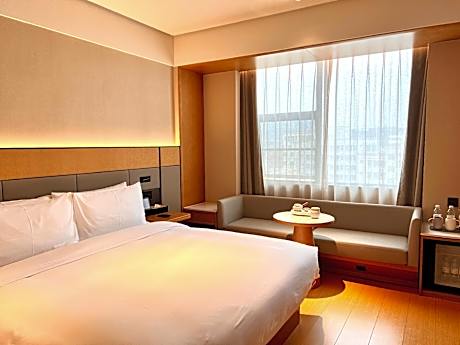 Huazhu - Suite With Twin Bed
