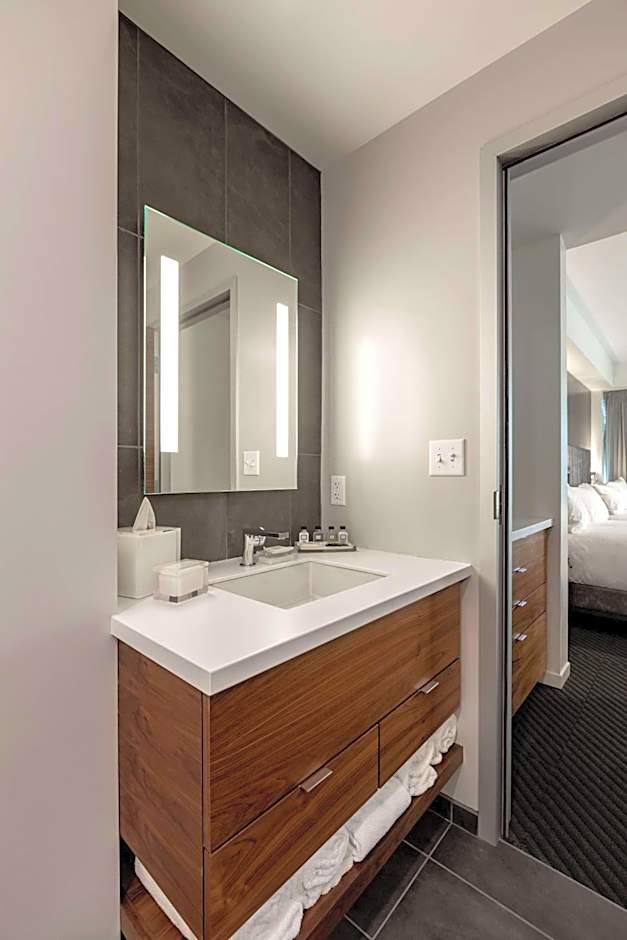 Hotel Chauncey Iowa City, Tapestry Collection by Hilton – Iowa City, IA