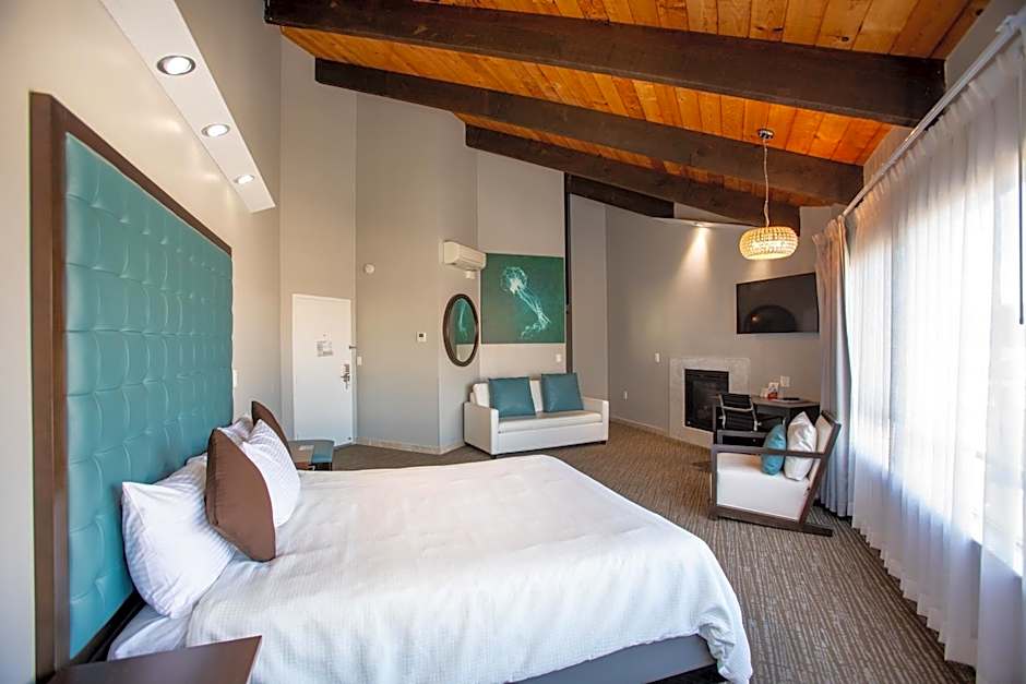 Munras Inn