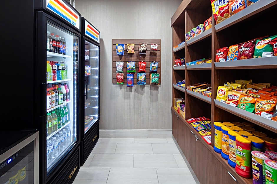 Holiday Inn Express and Suites Tulare By IHG