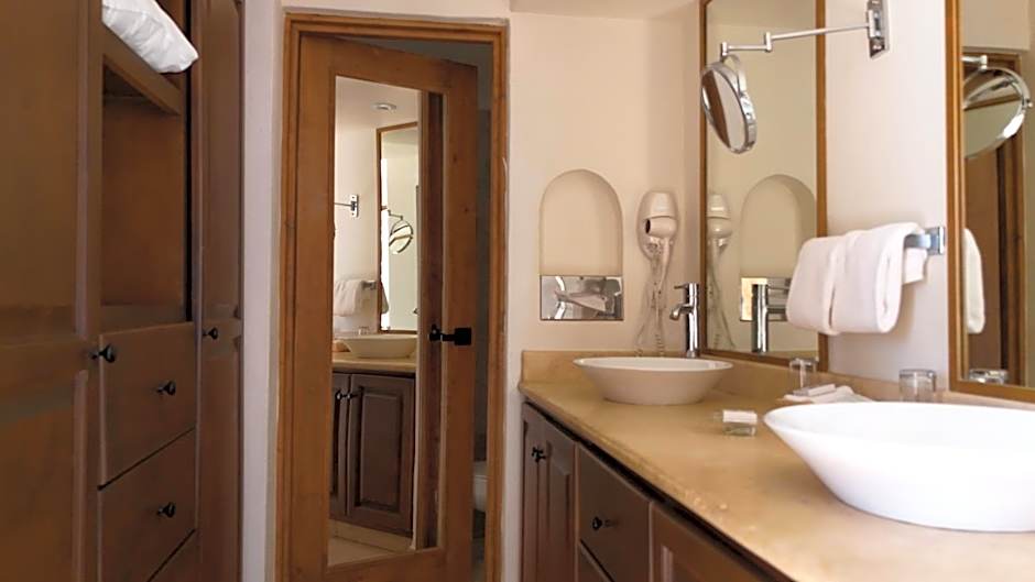 Punta Pescadero Paradise Hotel & Villas