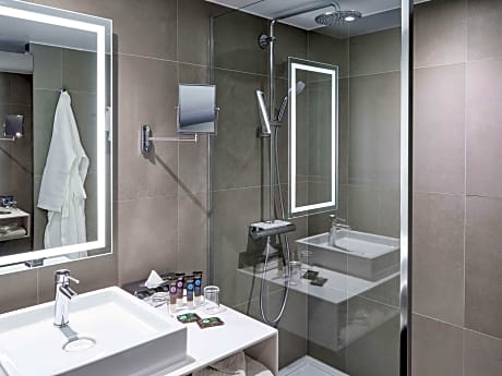 Executive Room with Queen bed