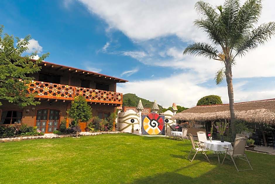 Paradise Hotel Boutique & Lounge