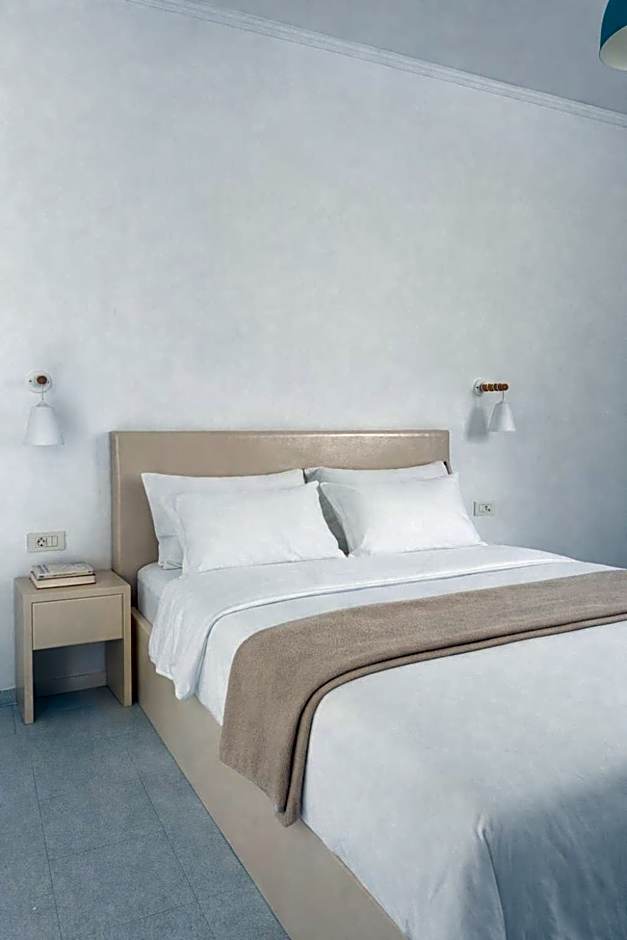 Noème Santorini