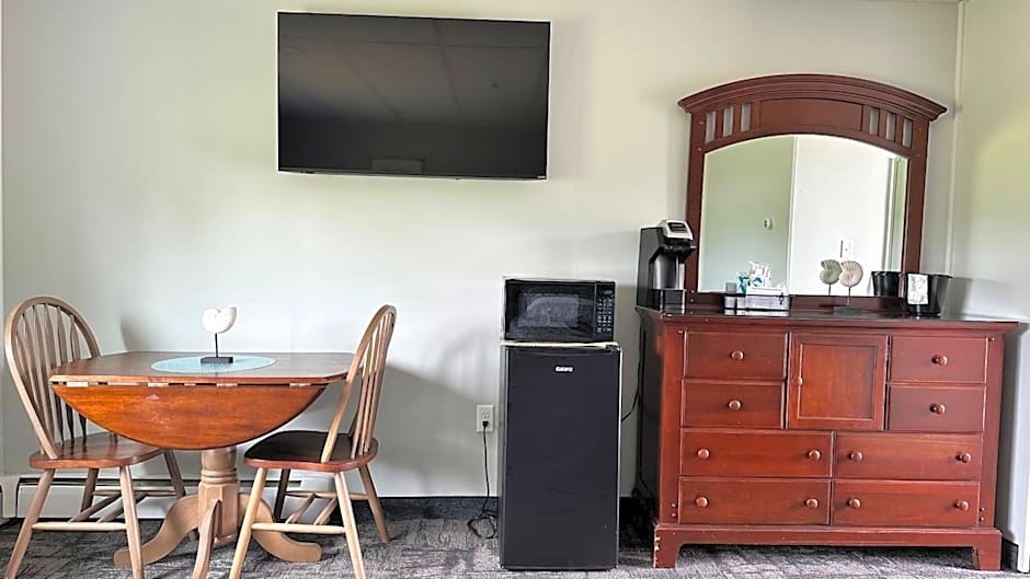 Colonial Valley Motel