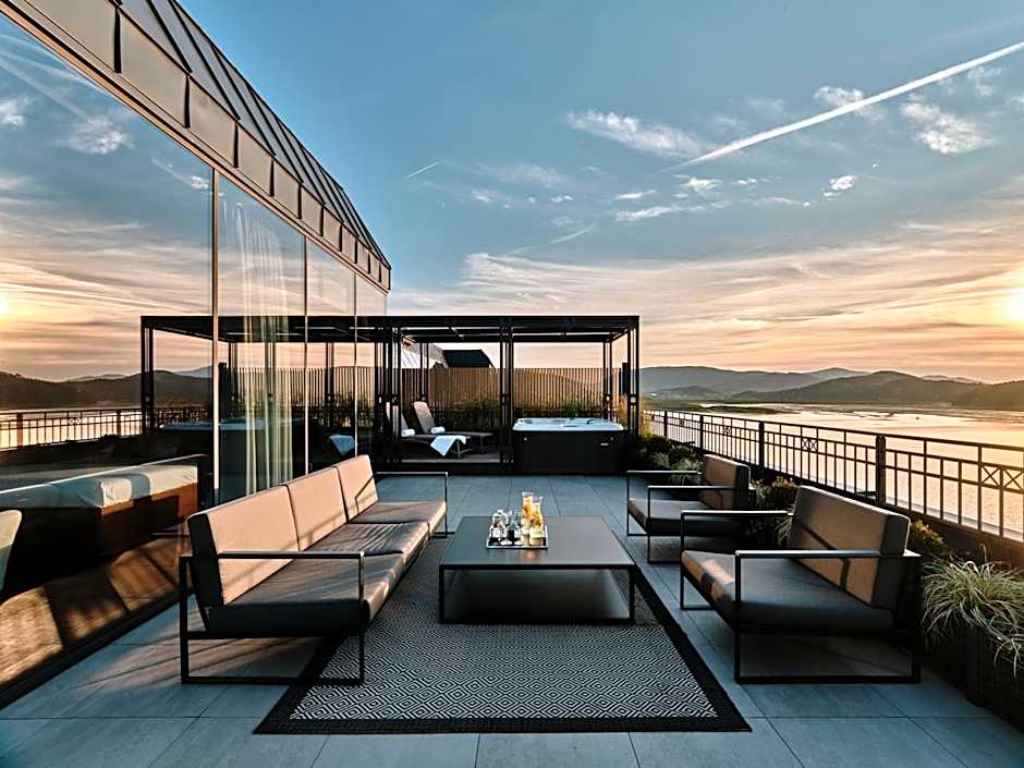 Heron Live Hotel Marina & SPA