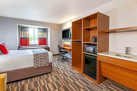 Microtel Inn & Suites by Wyndham Pittsburgh Airport