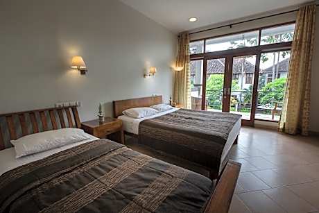 Classic Family Room with Pool View