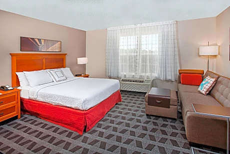 Queen Studio with Sofa Bed - Hearing Accessible