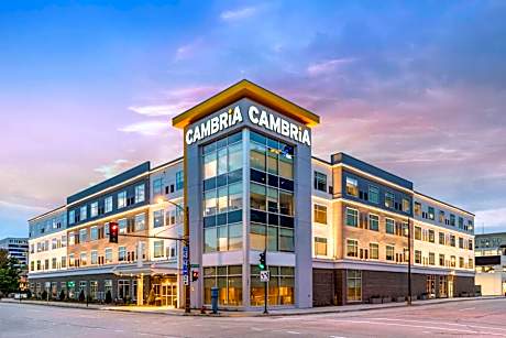 Cambria Hotel Milwaukee Downtown