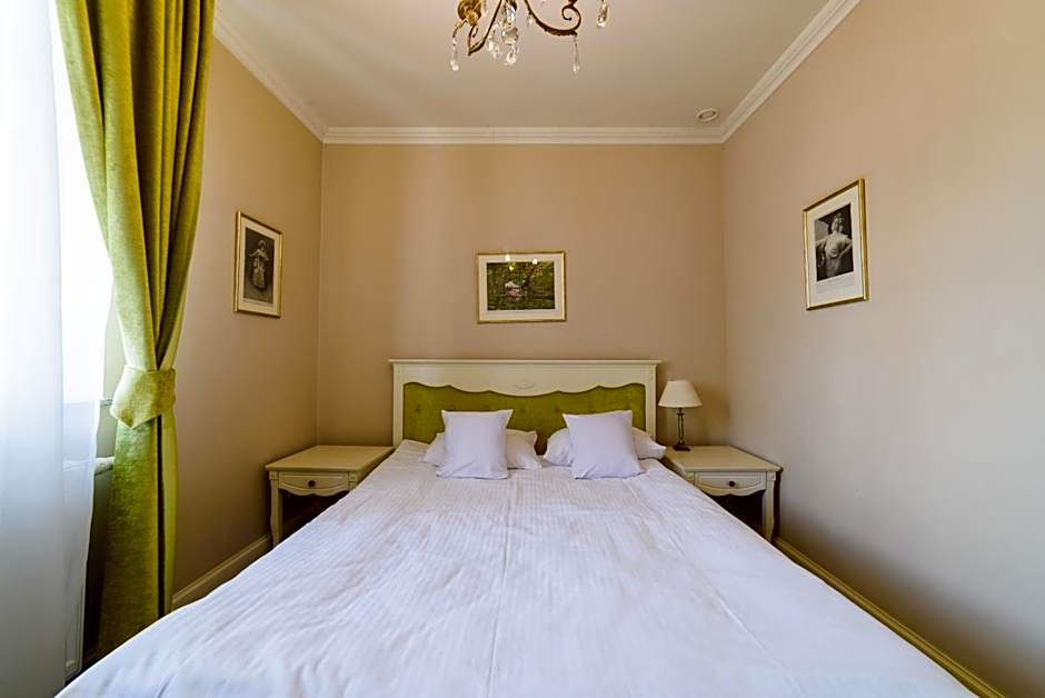 Ambasadorski Residence