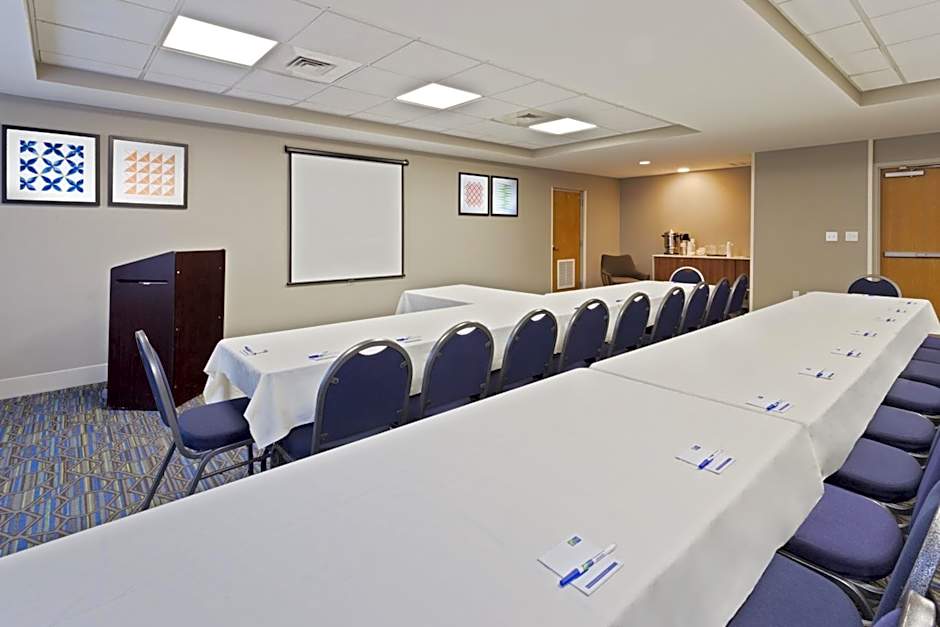 Holiday Inn Express & Suites Tavares By IHG