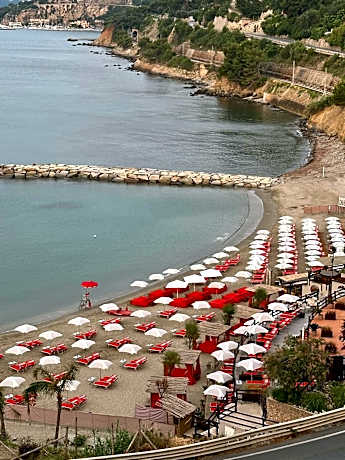 One-Bedroom Apartment with Balcony