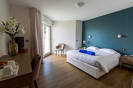 Double Room with Partial Sea View