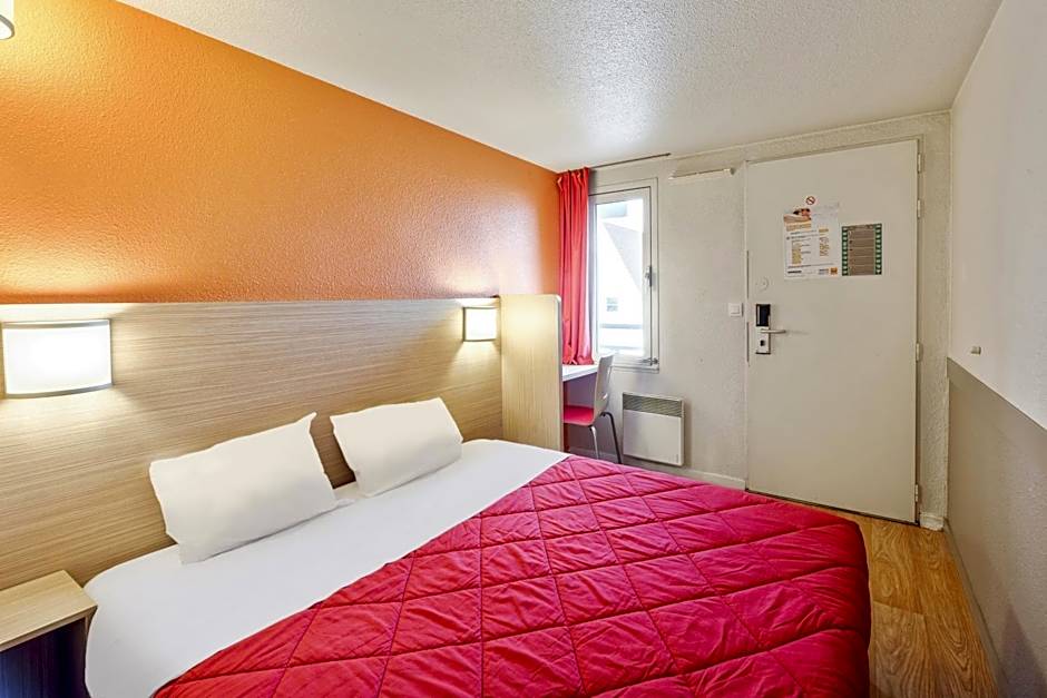 Photo 1 of 9 of Double Room